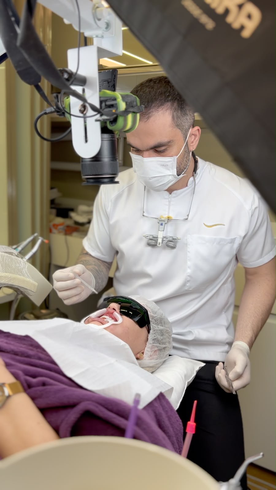 Dr. Paulo Cruz em atividade clínica