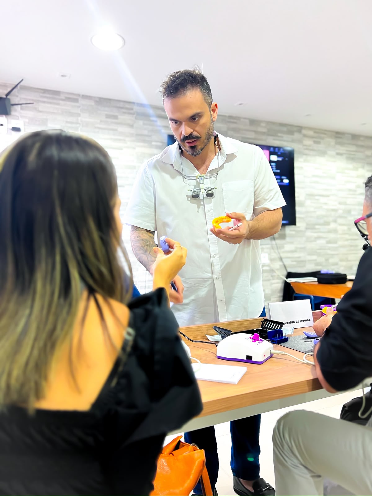 Dr. Paulo Cruz em atendimento clínico